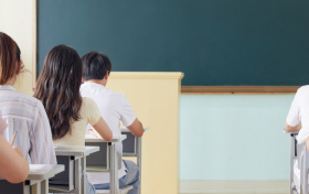 大模型热潮席卷AI人才市场 薪资水涨船高